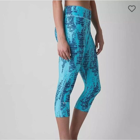 Under Armour Buckle Women's Blue Tie Dye Leggings Alpha Active Tights Cropped UA - Picture 5 of 14